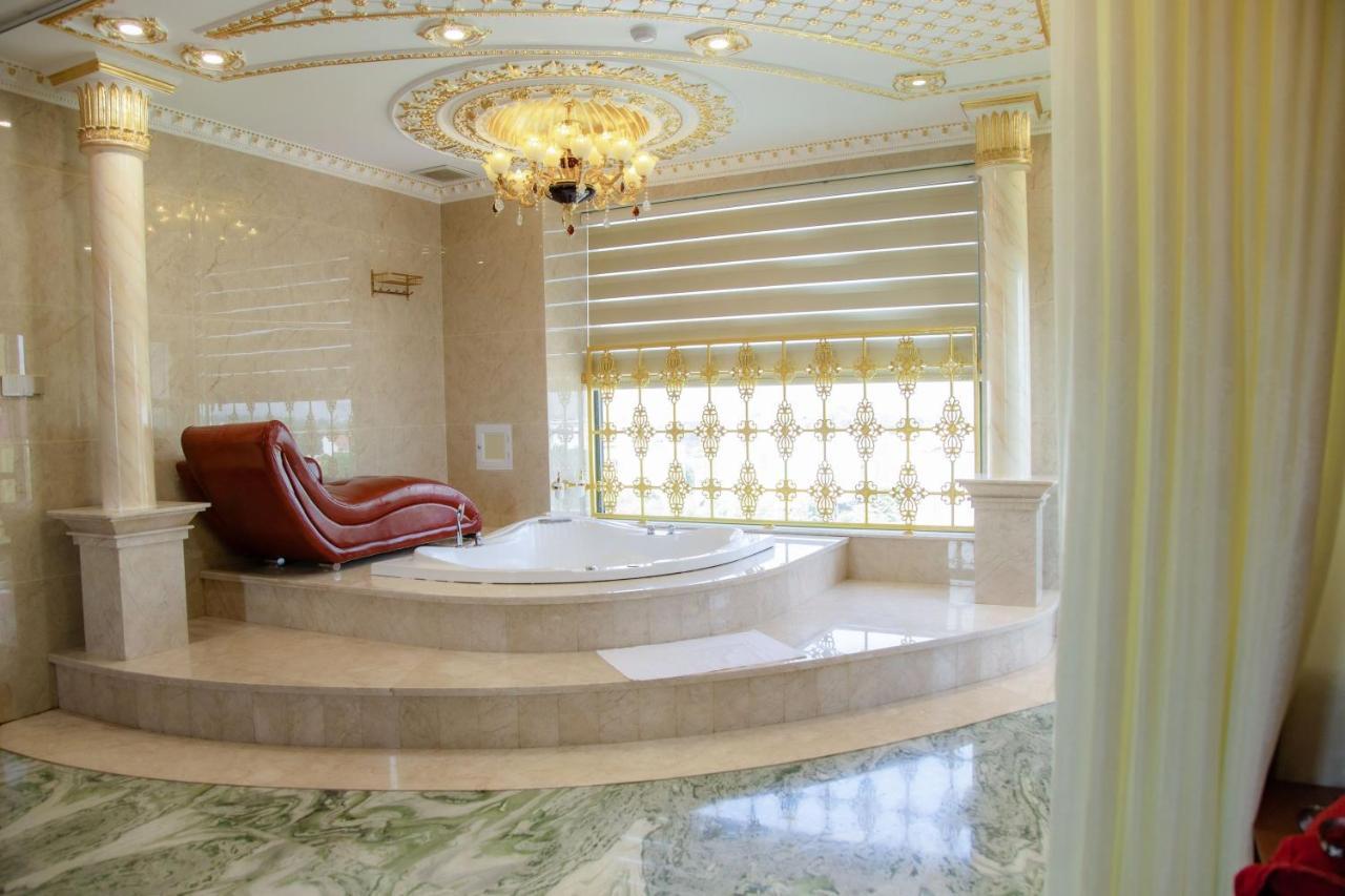 Tri Tam Hotel - Khach San Tri Tam Ben Luc Bagian luar foto