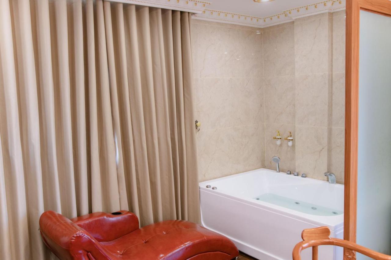 Tri Tam Hotel - Khach San Tri Tam Ben Luc Bagian luar foto