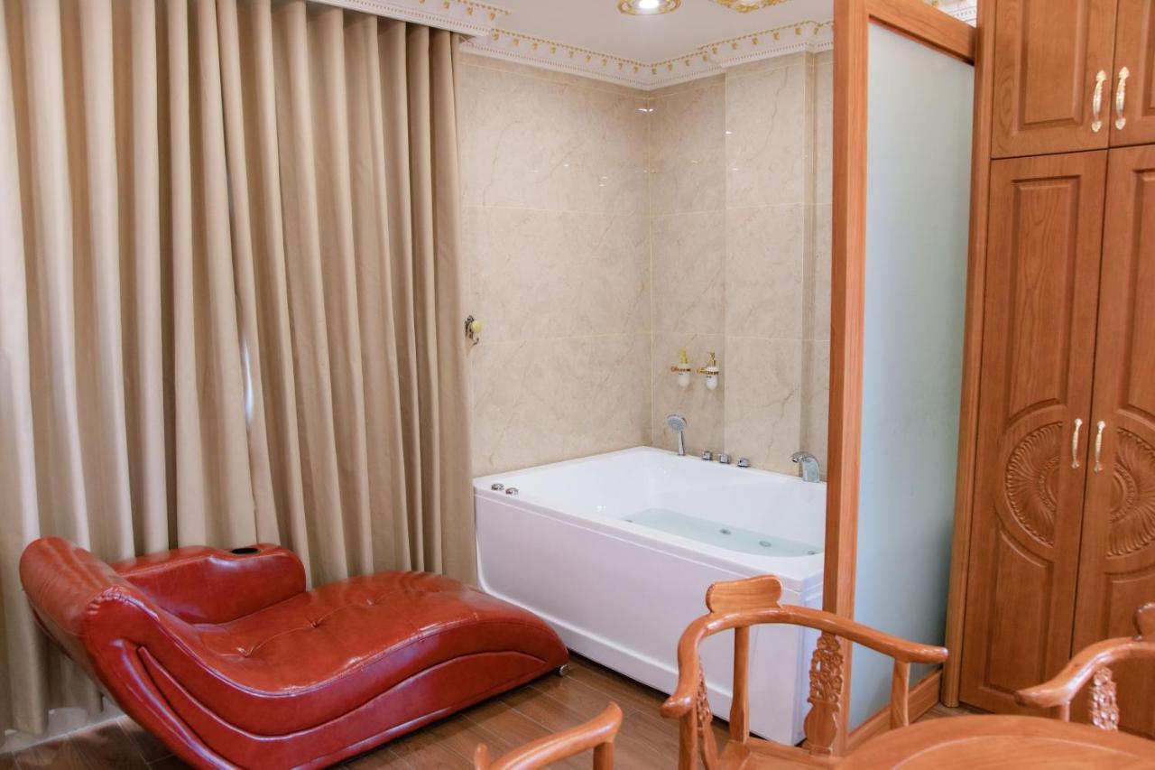 Tri Tam Hotel - Khach San Tri Tam Ben Luc Bagian luar foto